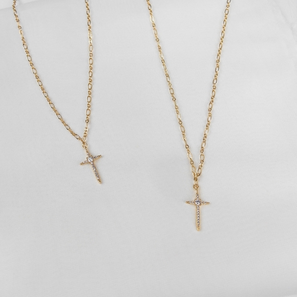 Gold Cross Pendant Necklace - Picture 4 of 6